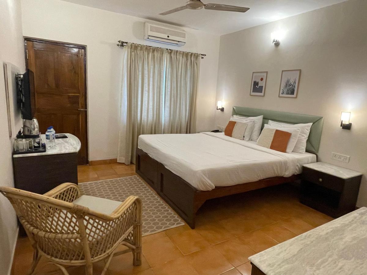 La Vaiencia Beach Resort Morjim Exterior foto