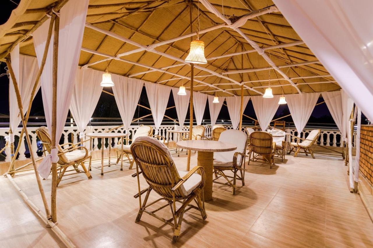 La Vaiencia Beach Resort Morjim Exterior foto