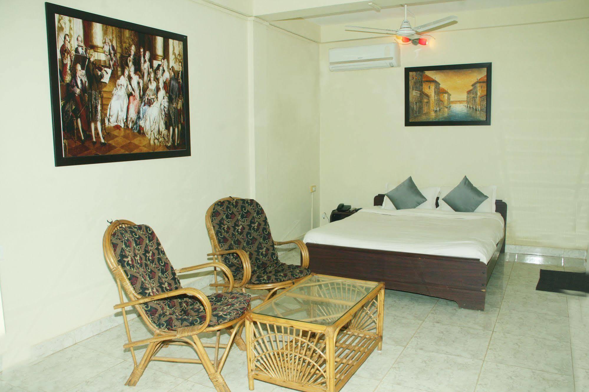 La Vaiencia Beach Resort Morjim Exterior foto