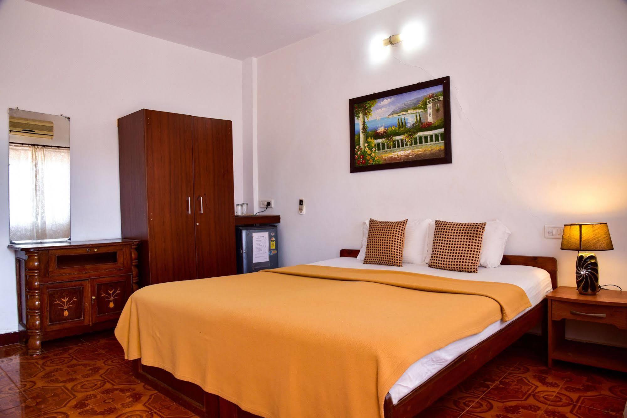 La Vaiencia Beach Resort Morjim Exterior foto