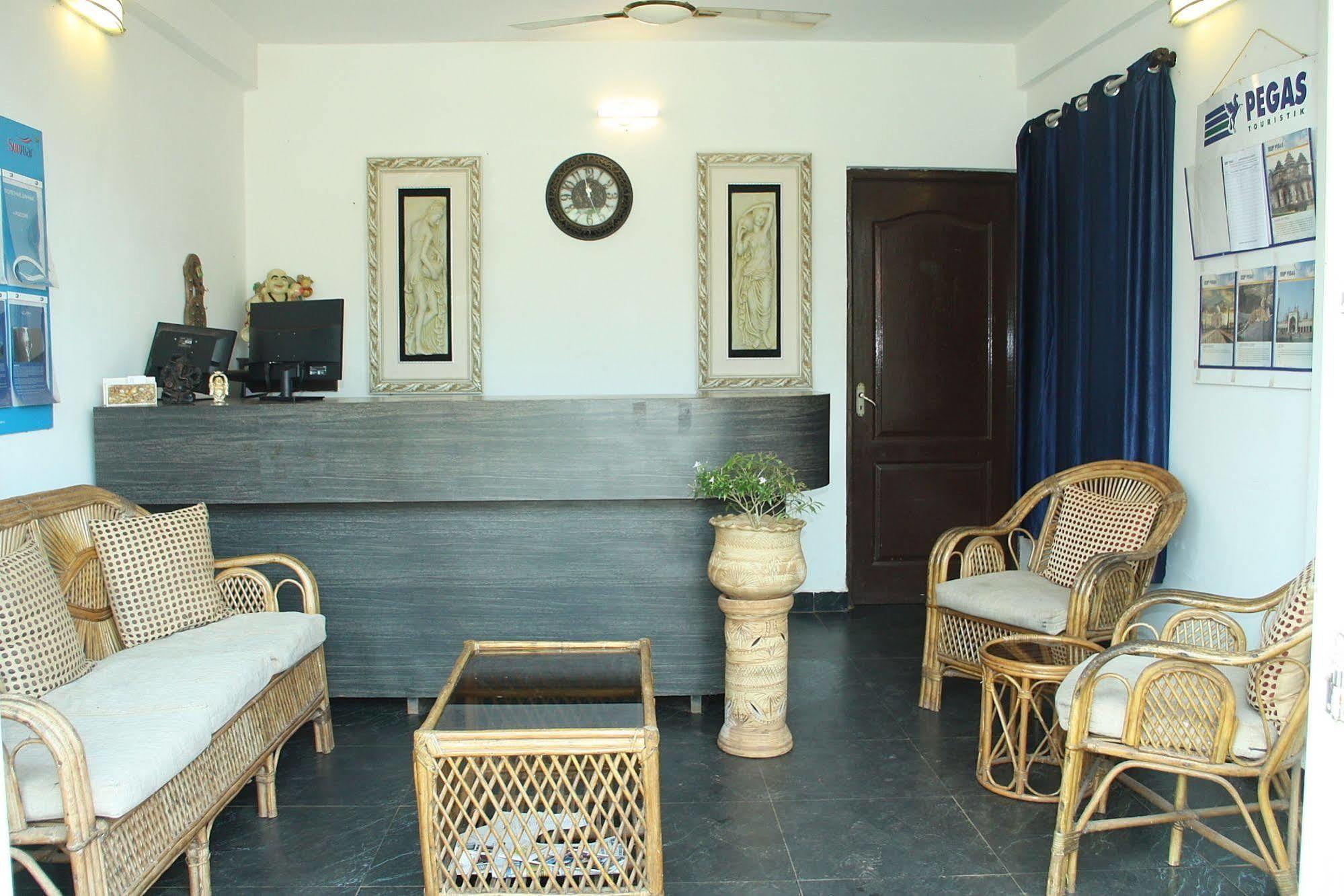 La Vaiencia Beach Resort Morjim Exterior foto